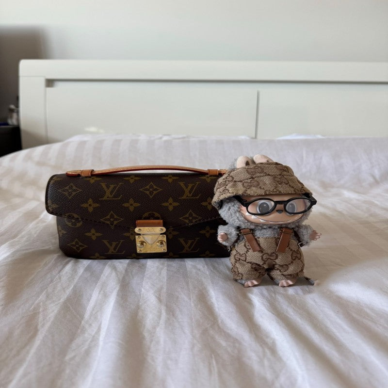 Labubu Doll Clothes – Distressed Brown Jeans Set (Gucci Style)